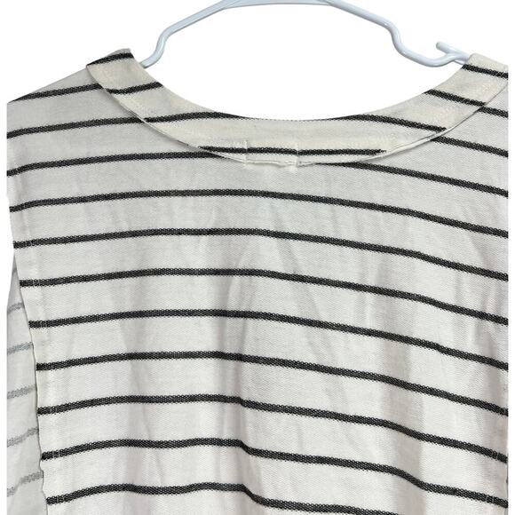 BKE Buckle Reversed Pieced Top Cream Black Large - Picture 9 of 11